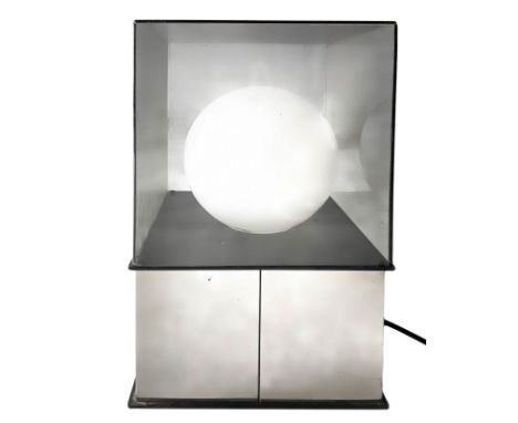 Table lamp space age structure of transparent square Plexiglas and aluminum satin finish, white glass diffuser. 60's.&nbsp;Cm