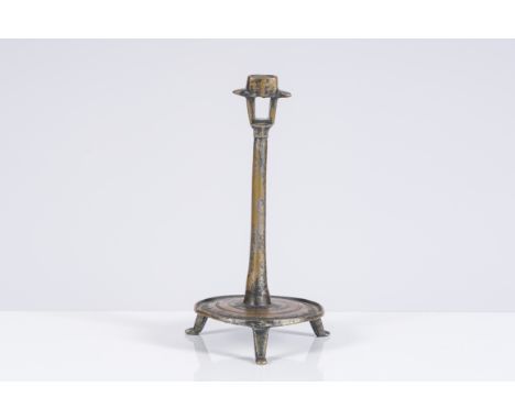 A fine early Flemish bronze candlestick, 14th C.H 17 cm Provenance: - A Belgian private collection. - Sotheby's Amsterdam, De