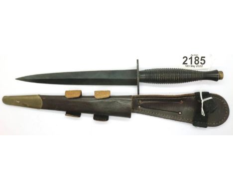 Sykes fighting knife in leather scabbard, marked with broad arrow, impressed Sheffield. P&amp;P Group 2 (£18+VAT for the firs