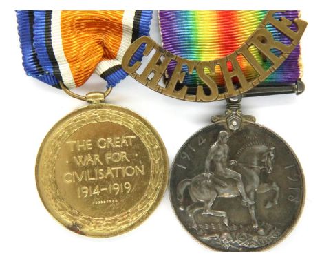 3885 PTE JC Snubbs Cheshire Regiment: WWI medal pair and a Cheshire shoulder title. P&amp;P Group 1 (£14+VAT for the first lo