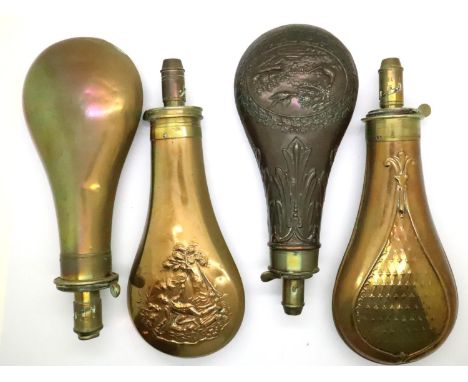 Four mixed brass/copper antique powder flasks. P&amp;P Group 2 (£18+VAT for the first lot and £3+VAT for subsequent lots) 