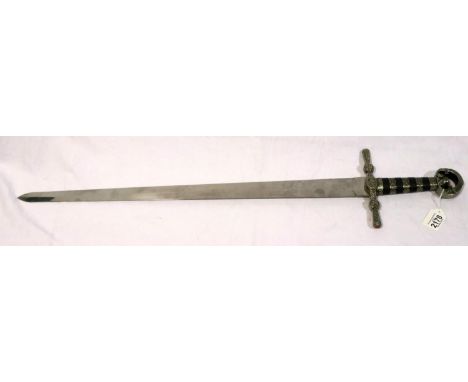 Ancient warrior modern fantasy display broad sword. P&amp;P Group 3 (£25+VAT for the first lot and £5+VAT for subsequent lots