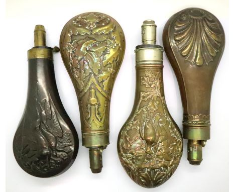 Four mixed brass/copper antique powder flasks. P&amp;P Group 2 (£18+VAT for the first lot and £3+VAT for subsequent lots) 