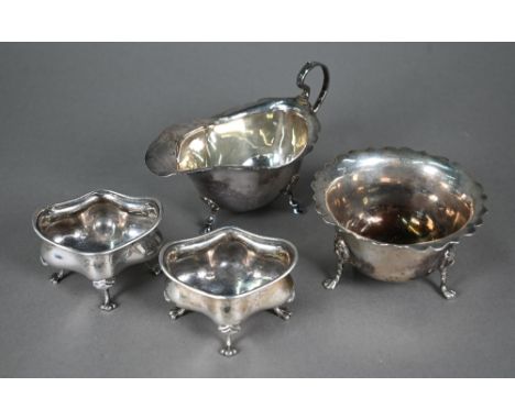 An Edwardian silver sugar basin with cut rim and pad feet, Birmingham 1906, to/w a somewhat similar milk jug, Birmingham 1962