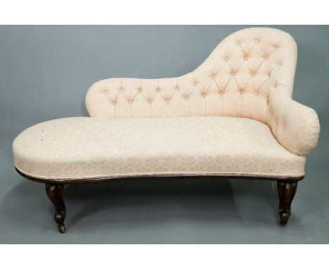 A Victorian button-backed chaise, raised on moulded cabriole front legs, 136 cm long x 70 cm x 85 cm h o/all 