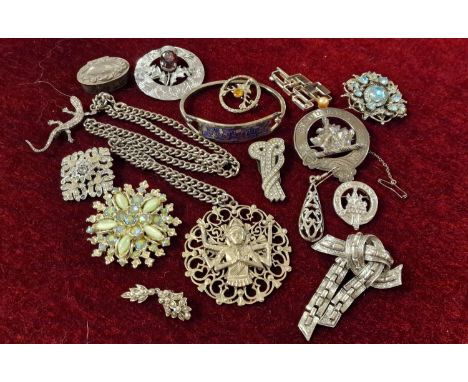 Various Jewellery, Brooches inc some 925 Silver