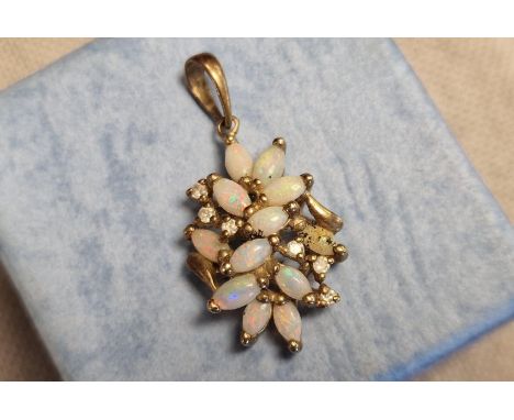 9ct Gold, Opal &amp; Diamond Pendant - 1.57g