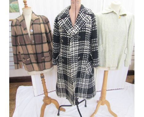 Tweed three-quarter car coat, wool, labelled 'Hershelle Mode', label detaching, single button fastening, pockets, a 1940's cr