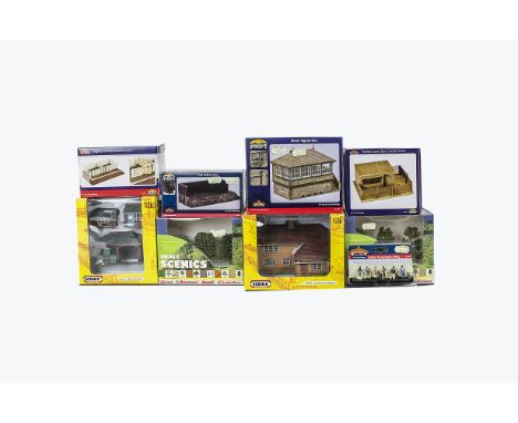 00 Gauge Trackside Buildings and Accessories, a boxed/packaged collection including  Bachmann Scenecraft 44-176 Stone Signal 