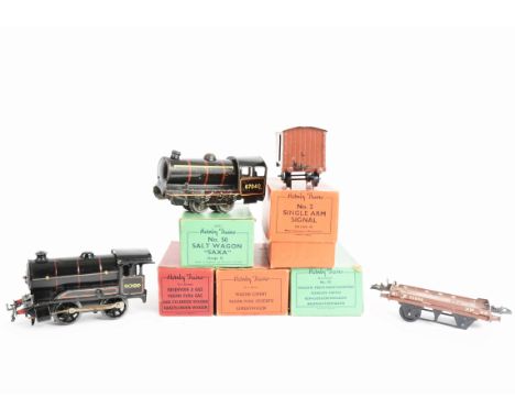 Hornby 0 Gauge Clockwork Trains, including an early M3 Tank locomotive as SR no 126, No 1 Tank as GWR no 4560, both mechs tes