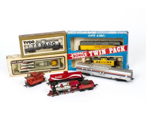 Bachmann and Lifelike American H0 Gauge Locomotives and Rolling stock, Like-Like Union Pacific Single ended Diesel No 3901 an