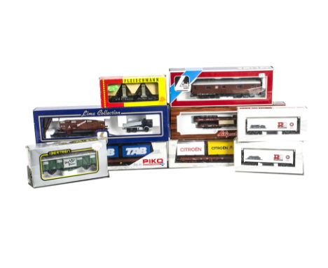 H0 Gauge Goods Wagons,  a collection of boxed examples including  tank wagons, flat trucks, box cars, open trucks, hopper wag