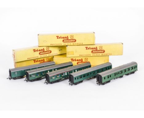 Tri-ang TT Gauge BR SR green Main Line Coaches, T132 Composite (1), T133 Brake/2nd, T134 Restaurant Car and T135 Utility Van,