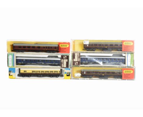 N Gauge Coaches, mostly British outline including a rake of six unboxed Lima Golden Arrow coaches in blue livery (over varnis