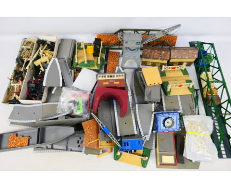 Hornby - Dublo - Tri-ang - Others - An assortment of mixed OO scale layout accessories to include signals, Girder bridges, pl