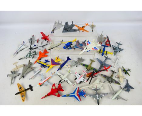 Matchbox - Ertl - Others - Over 40 unboxed diecast and plastic model aircraft in various scales. Lot includes Matchbox A300B 
