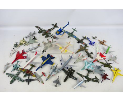 Matchbox - Ertl - Others - An unboxed squadron of over 40 mostly Matchbox diecast model aircraft in various scales. Lot inclu