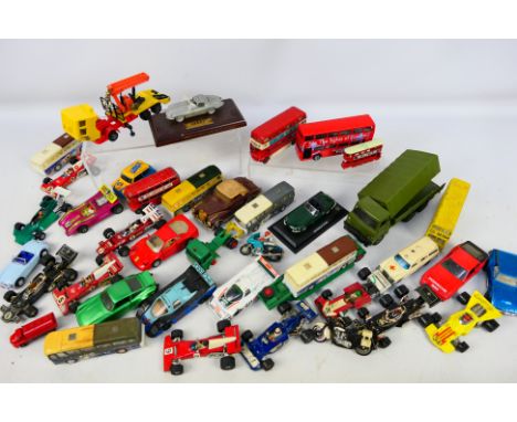 Matchbox - Corgi - Dinky Toys - Others - An unboxed and playworn collection of diecast and plastic model vehicles in various 