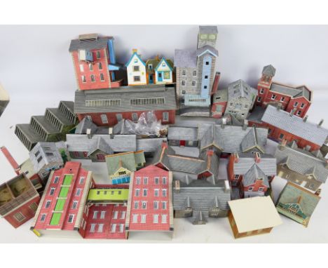 Metcalfe - Super Quick - Others - A mixed lot of HO/OO scale card kit built buildings to include engine sheds factories and o