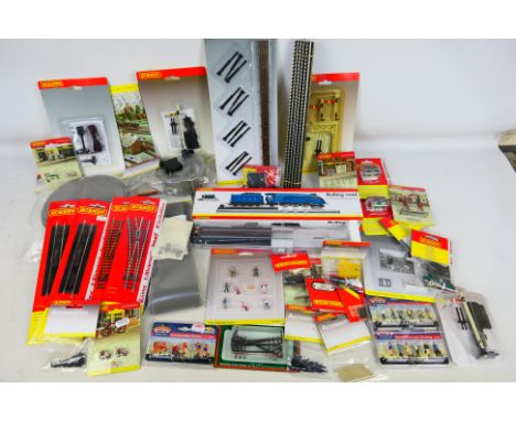 Bachmann - Hornby - A collection of OO gauge items including Rolling Road # R8211, Fencing # R537, Junction Home Signal # R16