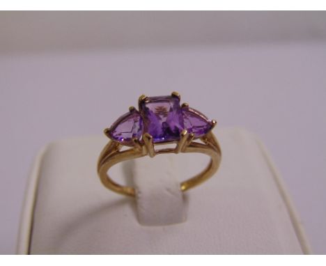 9ct yellow gold and amethyst ring, approx total weight 2.3g