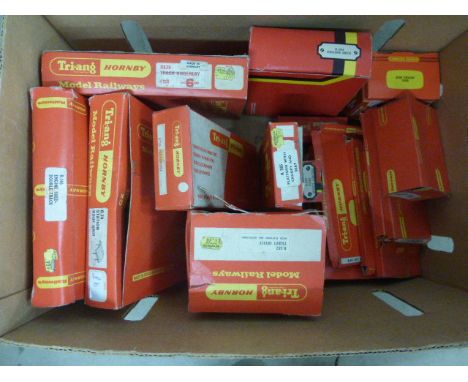 Model Railway - 18 Boxed Triang & Hornby OO gauge accessories to include R74 Station Roof Unit, R582 Ticket Office, R146 Engi