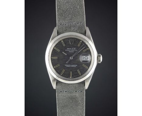 A GENTLEMAN'S STAINLESS STEEL ROLEX OYSTER PERPETUAL DATE WRIST WATCHCIRCA 1971, REF. 1500 WITH GREY "SLATE" DIALMovement: 26