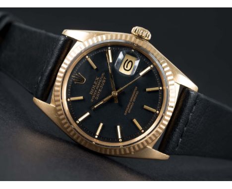 A RARE GENTLEMAN'S 18K SOLID GOLD ROLEX OYSTER PERPETUAL DATEJUST WRIST WATCHCIRCA 1965, REF. 1601 WITH MATT BLACK DIALMoveme