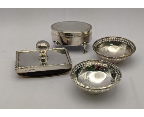 Mixed silver to include a four footed trinket box, a pair of silver pin dishes having pierced edges along with a silver blott