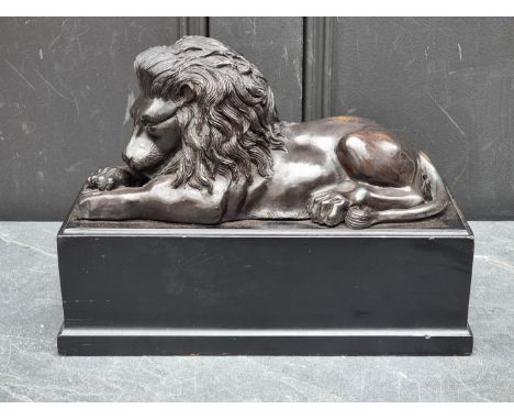 A bronze recumbent Lion,&nbsp;in the manner of Antonio Canova, on ebonized base, 32.5cm wide. 