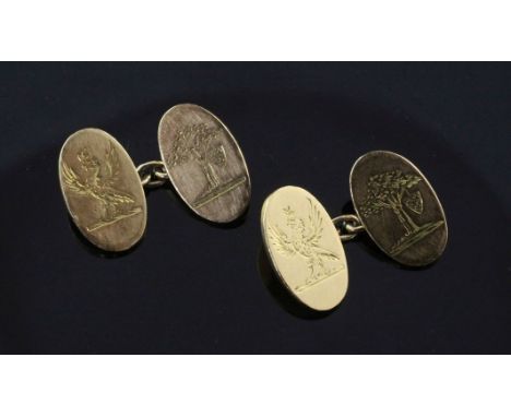 A pair of George V 18ct gold oval cufflinks, each link with an engraved armorial, 15 grams.