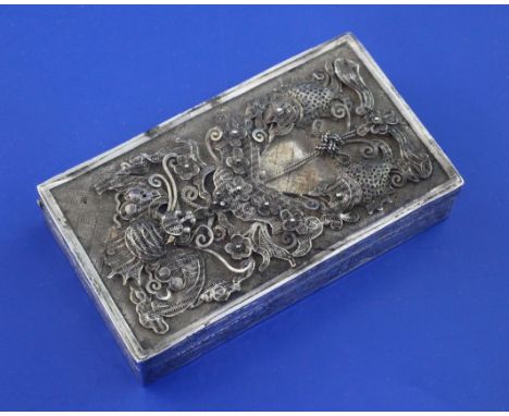 A 19th century Chinese silver filigree work snuff box, of rectangular form, the lid decorated with a bat and two fish, the si