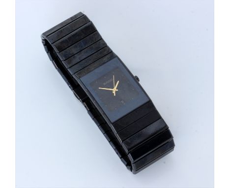 RADO DIASTAR HERRENARMBANDUHR.Schwarzes Keramikgehäuse mit integriertem Gliederarmband. Quarzwerk. Ziffernblatt mit zentraler