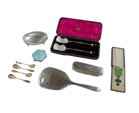 A group of Victorian and later silver, including a cased pair of Victorian silver serving spoons with thistle form bowls and 