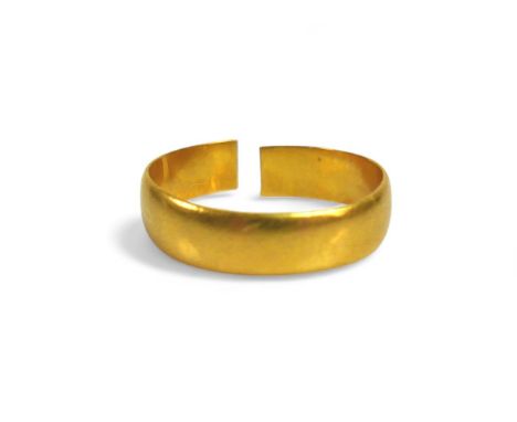 A 22ct gold wedding band, a/f cut, size R, 4g. 
