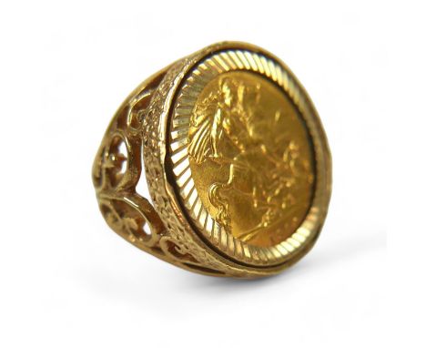 A George V gold half sovereign, 1914, set in a 9ct gold ring with open scrollwork shoulders, size N/O, 10.1g. 