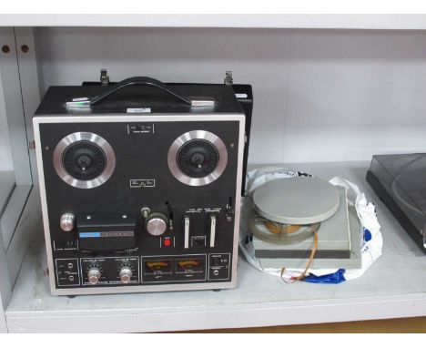 Akai 1721L Reel to Reel Stereo Tape Recorder, includes operators manual, spare reels and tape, (untested).