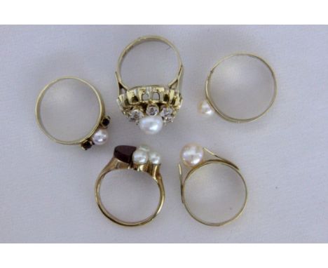 LOT VON 5 PERLENRINGEN585/000 Gelbgold. Brutto ca. 19,5g   A LOT OF 5 PEARL RINGS 585/000 yellow gold. Gross weight 19.5 gram