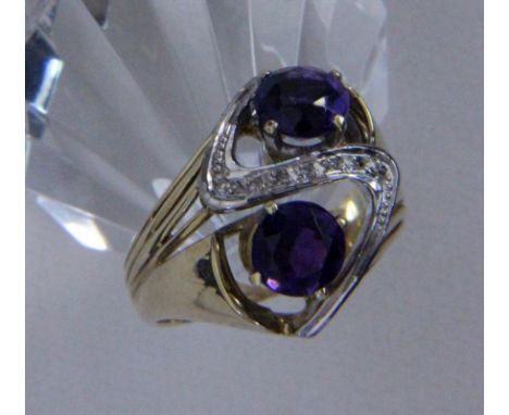 DAMENRING585/000 Gelbgold mit 2 Amethysten und Brillanten. Ringgr. 56, Brutto ca. 8,8g   A LADIES RING 585/000 yellow gold wi