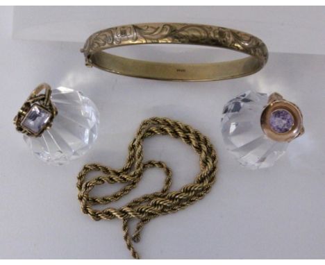 LOT VON 4 SCHMUCKTEILEN333/000 Gelbgold. Armreif, 2 Ringe und Kordelkette (besch.) Brutto ca. 27,9g   A LOT OF 4 JEWELLERY PI