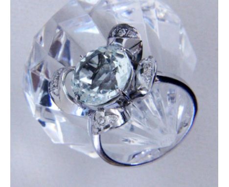 DAMENRING585/000 Weissgold mit Aquamarin und Brillanten. Ringgr. 53, Brutto ca. 5,9g   A LADIES RING 585/000 white gold with 