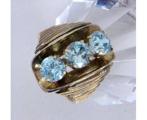 DAMENRING585/000 Gelbgold mit 3 Aquamarinen. Ringgr. 56, Brutto ca. 10,3g   A LADIES RING 585/000 yellow gold with 3 aquamari