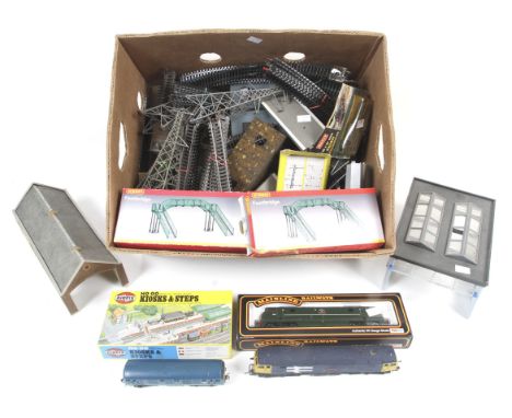 A OO gauge model railway collection. Including a Mainline High Flyer diesel engine, boxed, plus range of buildings and track 