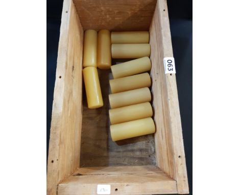 MILITARY WOODEN AMMUNITION CRATE AND 10X 1960/70'S PLASTIC BATON ROUNDS 