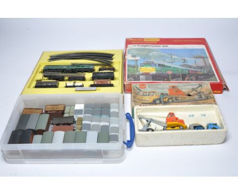 Hornby RS651 Freightliner Set plus Corgi GS27 and a box of kit built models. 