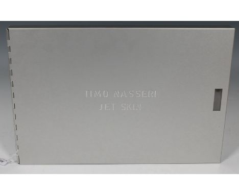 Timo Nasseri (geb. 1972) 'Jet Skin', aluminium box met 10 L-prints. titelblad gesign., 1/15, 2005, 47 x 31 cm. [1]