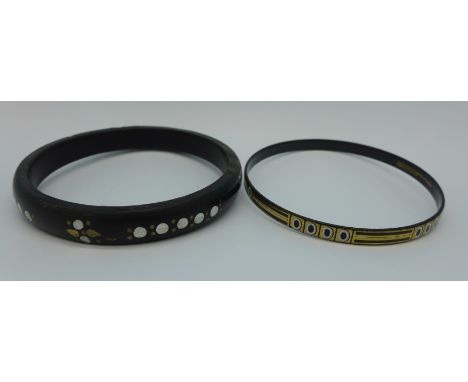 A Michaela Frey gold enamelled bangle and a pique bangle