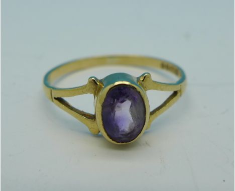 A 9ct gold and amethyst ring, 1.2g, O
