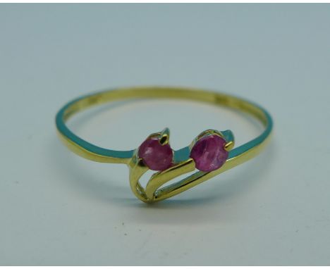 A 9ct gold and ruby ring, 0.7g, O