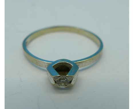 An 18ct gold and diamond ring, 1.3g, K